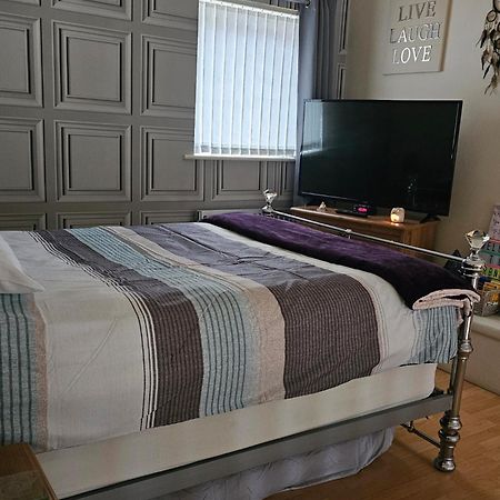 Open Planned Apartment 伯肯黑德 外观 照片
