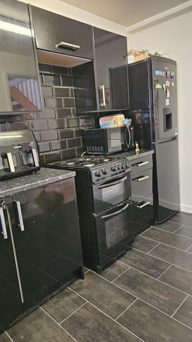 Open Planned Apartment 伯肯黑德 外观 照片