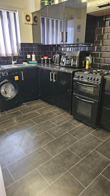 Open Planned Apartment 伯肯黑德 外观 照片